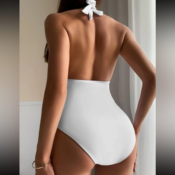 Luxe ruched one piece swimsuit - Picture 3 of 16